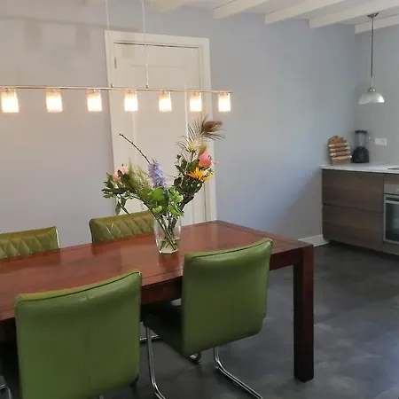 Vinkelaar 11 Semesterbostad Terschuur